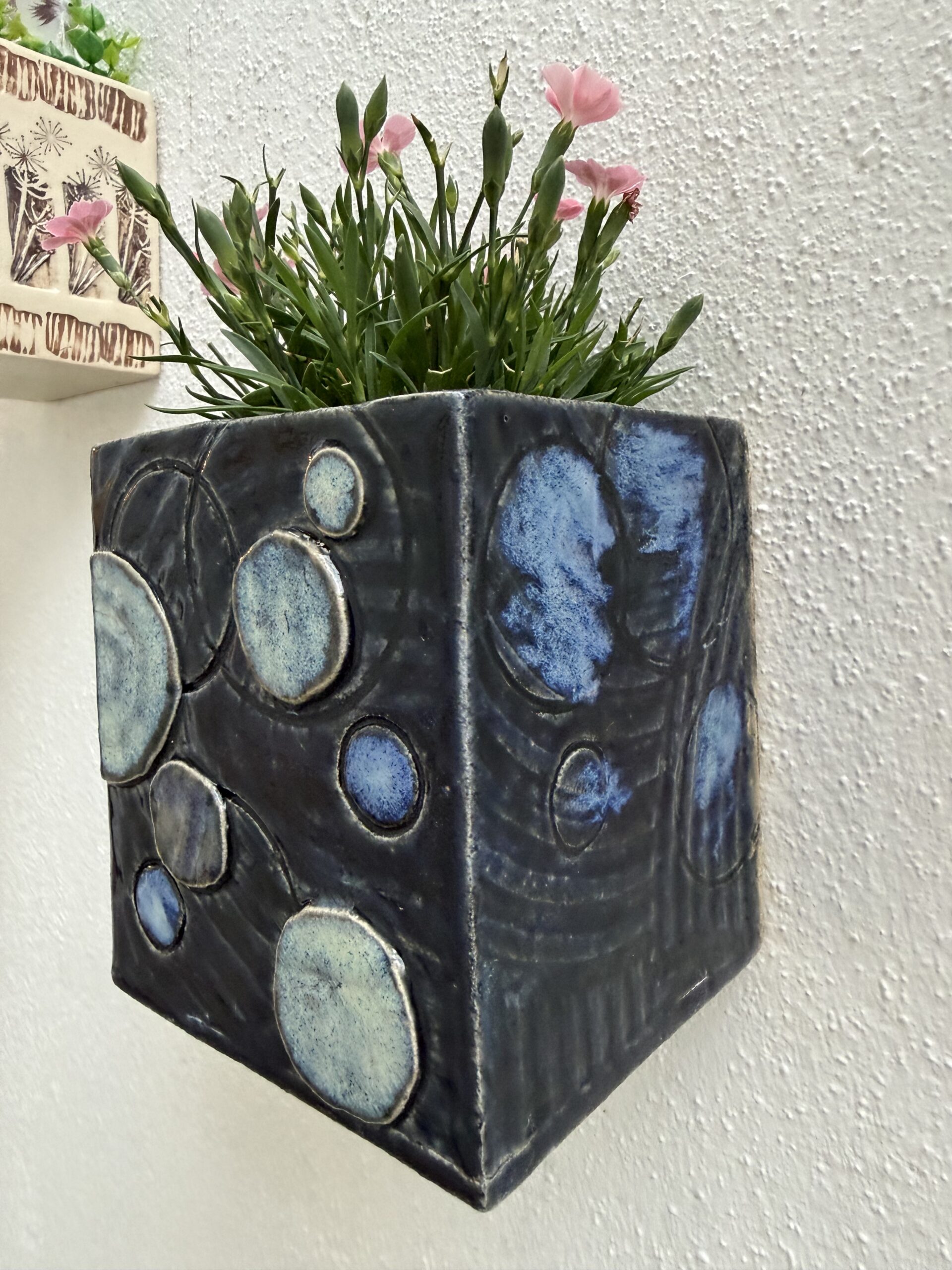 Blue Bubble Wall Pot